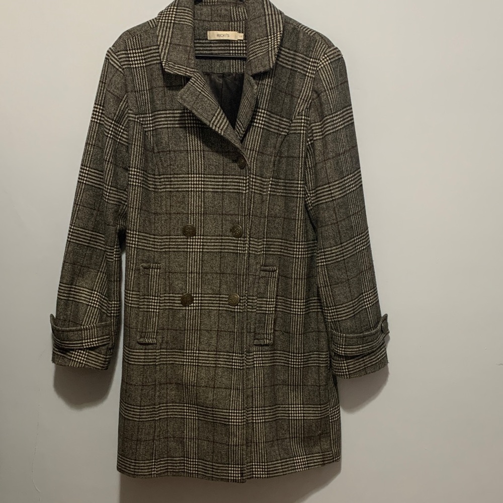 Ricky’s car winter coat, gray black cream, and a bit of a burgundy size large